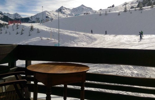 Meribel-Mottaret Apartment | MERIBEL-MOTTARET Ski-to-door apartment 1800m south-facing balcony mountain view
