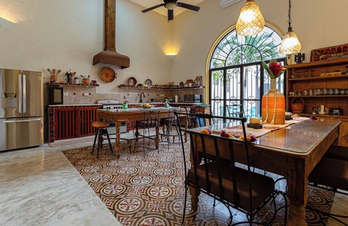 Centro House | Merida Centro, close to restaurants, parks, churches, cenotes, haciendas & more!