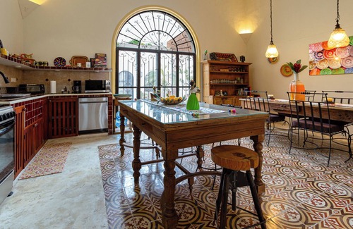 Centro House | Merida Centro, close to restaurants, parks, churches, cenotes, haciendas & more!