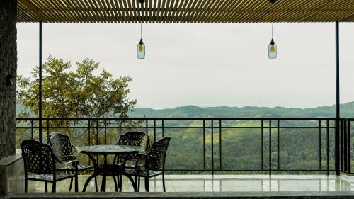 Manjakuttai Hotel | MERIDIAN HILL TOP YERCAUD