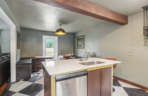 Indianapolis House | Meridian Hills Woodland View - King Bed Sleeps 10. Minutes from Broad Ripple!
