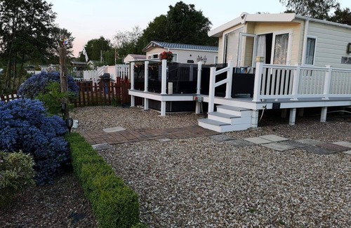 Tattershall Cabin | Meridian Tattershall Lakes Escape - Lakeside lodge with a fishing peg & HOT TUB