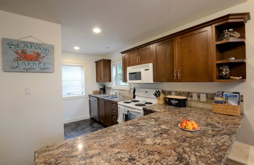 Regional District of Nanaimo Cottage | Mermaid Cottage Short Walk to Rathtrevor Beach. 3 Bedroom 2 Bathroom cottage.