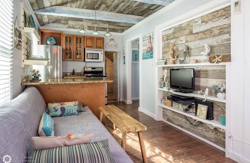 Uptown - Upper Duval House | MERMAID COVE - A collection of four units on Duval