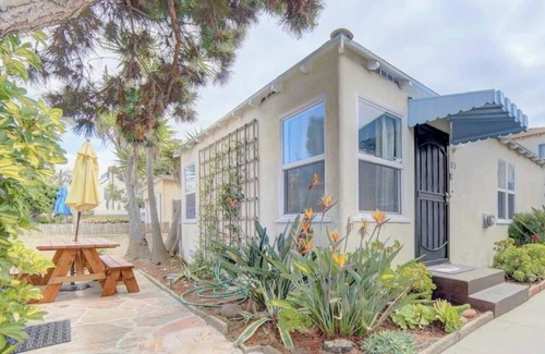 Central Mission Beach Apartment | * Mermaid Cove + Bikes & Garage Parking!