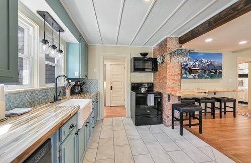 Claxton Community Apartment | Merrimon Manor Historic Remodel