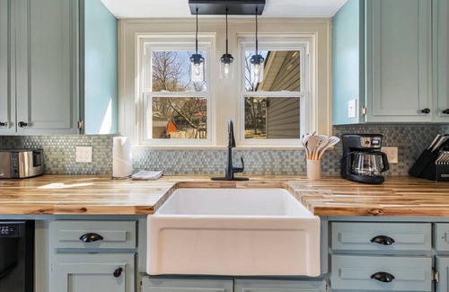 Claxton Community Apartment | Merrimon Manor Historic Remodel