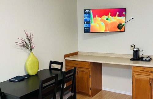 Merritt House | Merritt Crown Hill - 1 bedroom w/AC Suite 200