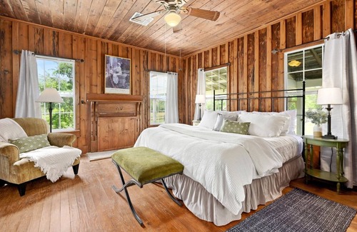 Marble Falls House | 'Merritt Nature Retreat'- Secluded Getaway! Pool!