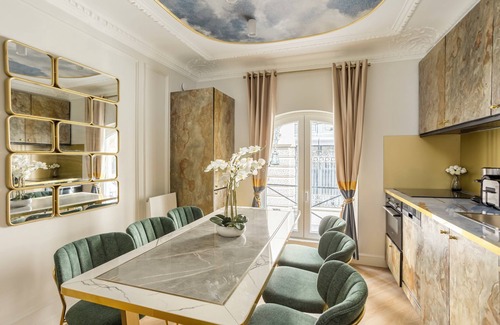 Quartier du Faubourg-Montmartre Apartment | Merveil - Luxury Suite - Opera - Rougemont II