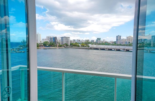 Puerta de Tierra Apartment | Mesmerizing Ocean View King Bed Near Beaches