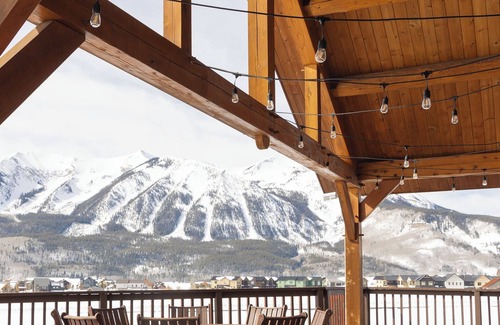 Crested Butte Ski Chalet | Mesmerizing Vistas- Limitless Summer and Winter Outdoor Activities