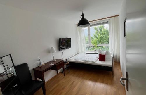 Munchen District House | MesseWohnenAschheim Business Zimmer und Apartment mit Balkon bei Messe München