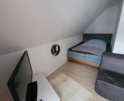 Unterrath Apartment | Messezimmer am Thewissenweg