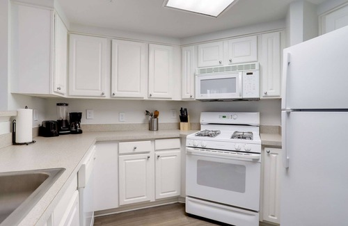 Ballston Apartment | Metro Access, Modern Comfort Apt