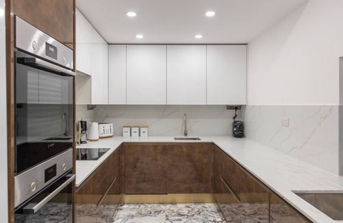 St. Ann's House | Metro Majesty: 5-Bedroom Gem in South Tottenham