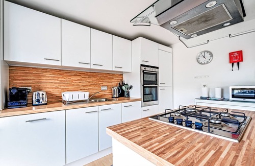 City Centre Glasgow Apartment | Metropole Apartment - Parking available