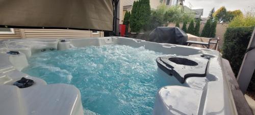 South Newton Villa | Metropolitan Dream Stay with Cozy Fireplace and Hot Tub