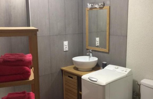 Faubourg North Apartment | Meublé de Tourisme Au Troubadour, vaste T2 proximité République avec garage