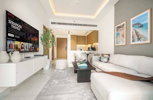 Nad Al Sheba Apartment | Meydan Apartment sleeps 4 in Great Location!