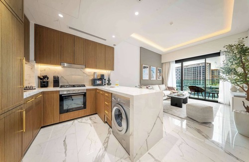 Nad Al Sheba Apartment | Meydan Apartment sleeps 4 in Great Location!