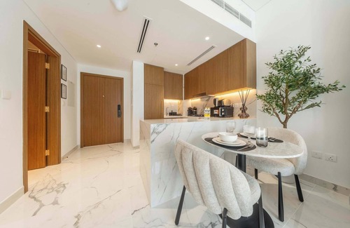 Nad Al Sheba Apartment | Meydan Apartments sleeps 4 with Swimming Pool View