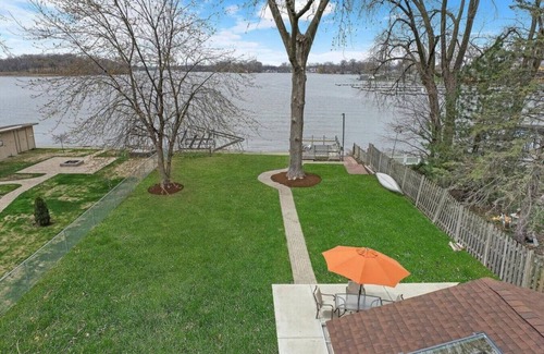 Fox Lake Apartment | Meyers Bay Sunset Lakefront Cottage in Fox Lake w/Boat Pier