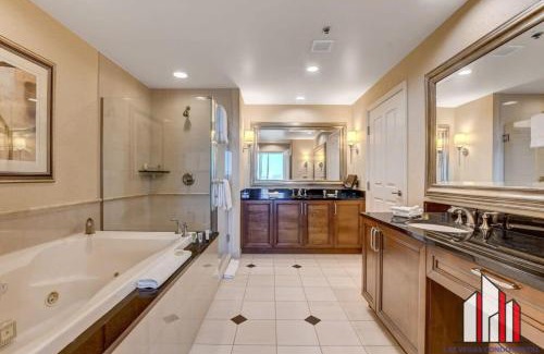 Las Vegas House | MGM Signature-28-602 1Br 2Ba Balcony Jacuzzi Suite
