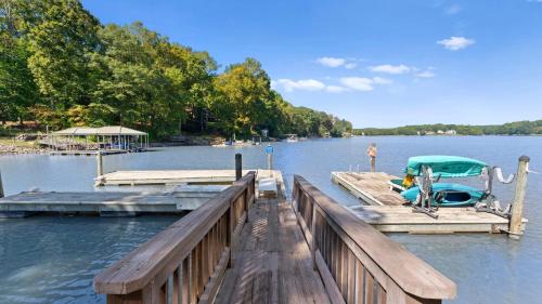 Sherrills Ford House | Mi Casa Su Casa by AvantStay Lakefront Escape