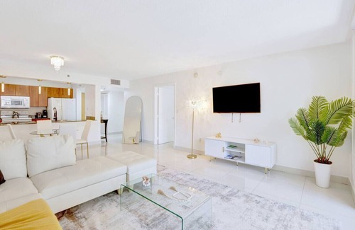 Brickell Apartment | MIA(CZ) - CLUB #2504(1B) Relist
