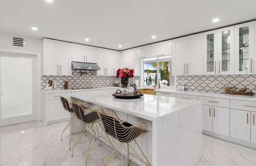 Sunset Villa | MIA MANSION W/ POOL / BBQ /CABANNA / OUTDOOR BAR