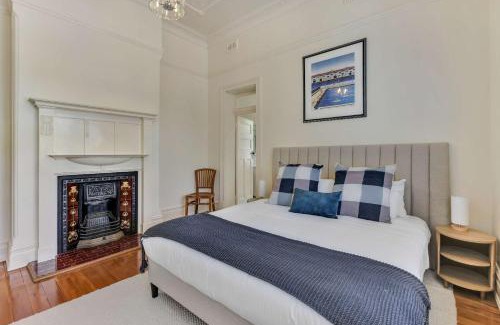 Katoomba House | Mia Mia - 4BR Federation Home with Fireplaces