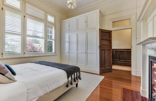 Katoomba House | Mia Mia - 4BR Federation Home with Fireplaces