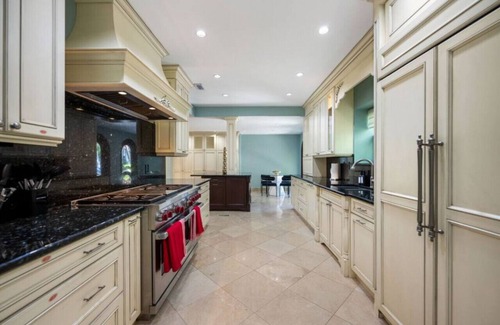 The Roads House | Miami Beach Waterfront Mansion, Pool, Ping Pong, Grill, Guest House, Gated