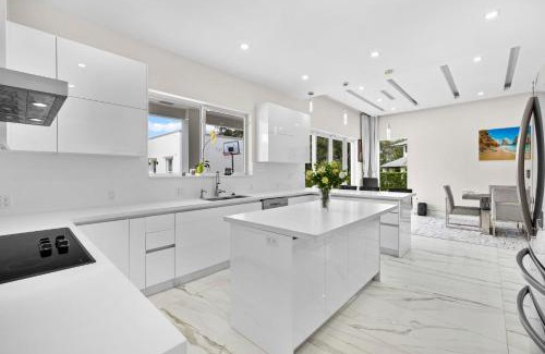 Princeton Villa | Miami Getaway in The White House , Family ,Friends Close to Miami Beaches and the Keys West
