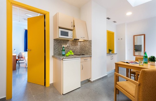 Pedro Salvador - Las Palmeritas Hotel | Micampus Rector Estanislao del Campo - Students Residence