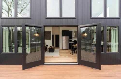Saugatuck House | Michigan Mod Walk To Downtown