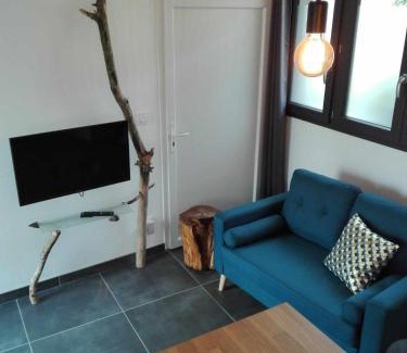 Commelle-Vernay House | Micro Maison indépendante