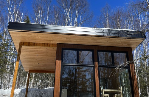 Baie-St-Paul Ski Chalet | Microcabin dens in the Charlevoix forest
