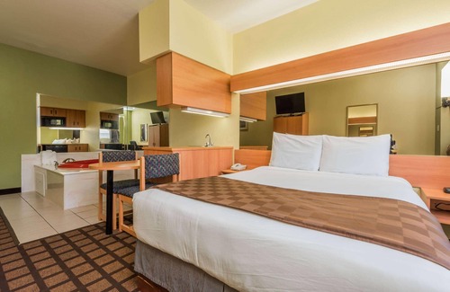 Fort Worth Hotel | Microtel Inn & Suites by Wyndham Ft. Worth North/At Fossil