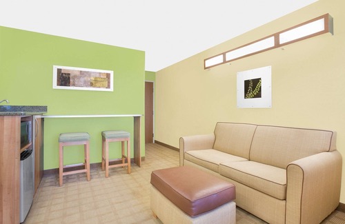 Florence Hotel | Microtel Inn & Suites by Wyndham Tuscumbia/Muscle Shoals