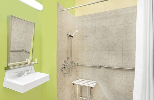 Florence Hotel | Microtel Inn & Suites by Wyndham Tuscumbia/Muscle Shoals