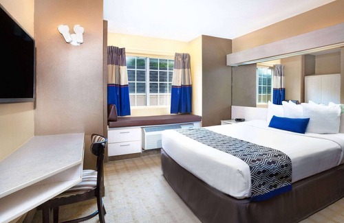 Lafayette Hotel | Microtel Inn & Suites by Wyndham Scott/Lafayette