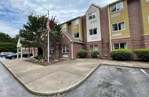 Central Newport News Hotel | Microtel Inn & Suites Newport News