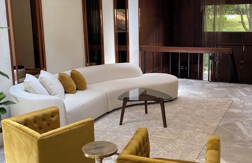 Kilbourne House | Mid Century 70s Retro Retreat