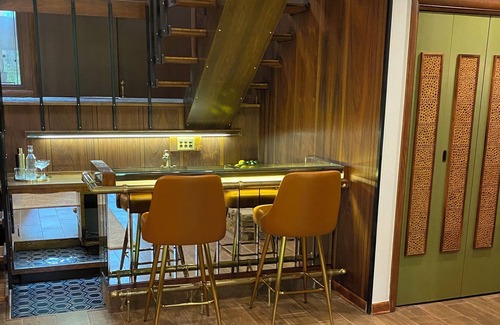 Kilbourne House | Mid Century 70s Retro Retreat