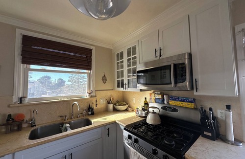 Southern Hills House | Mid-Century Home 3bd 1 bath, Easy Parking Comfortable San Francisco Neighborhood