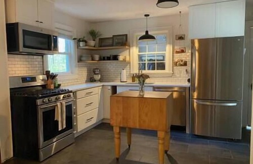 Athens House | Mid Century Home w/Outdoor Living
