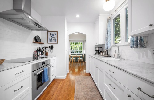 East Sacramento House | Mid-Century Modern Bungalow Near McKinley Park!