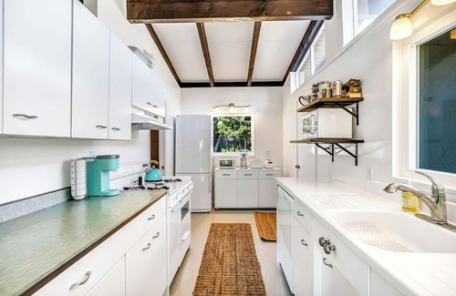 Eldridge House | Mid-Century Modern Bungalow *30+ Day Rental*